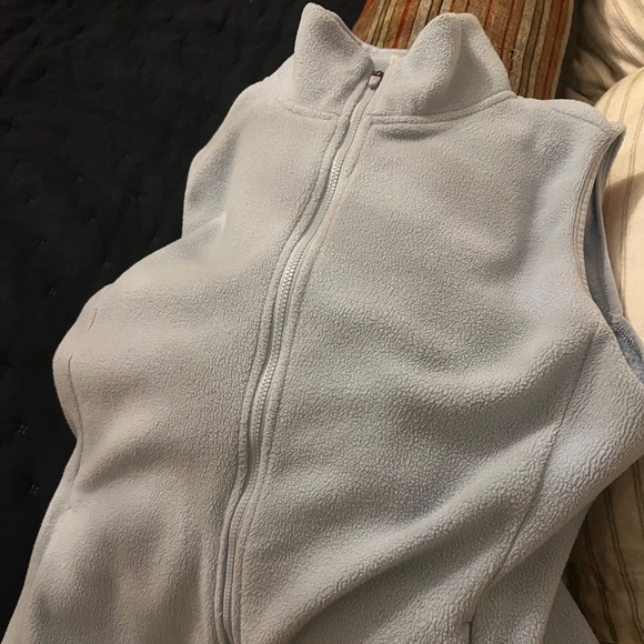 Old Navy women’s fleece vest - Picture 1 of 3